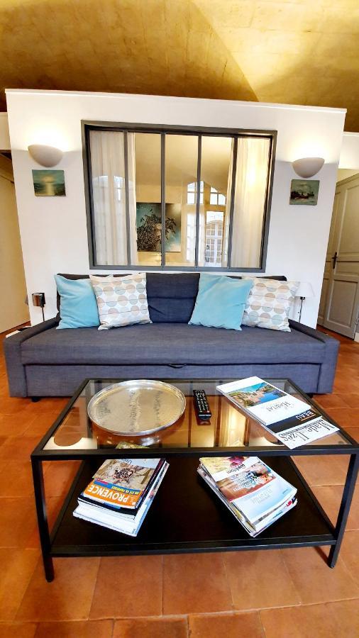 Appartement Dans Hotel De Flaux ユゼ エクステリア 写真