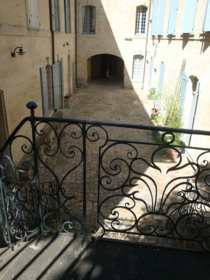 Appartement Dans Hotel De Flaux ユゼ エクステリア 写真
